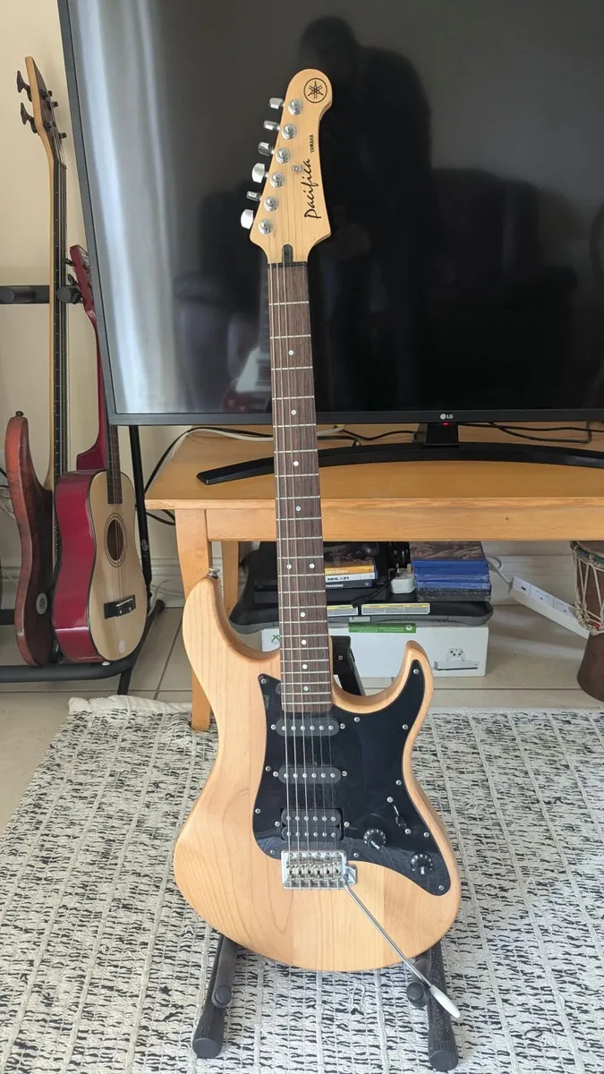 Yamaha Pacifica 112J Natural
