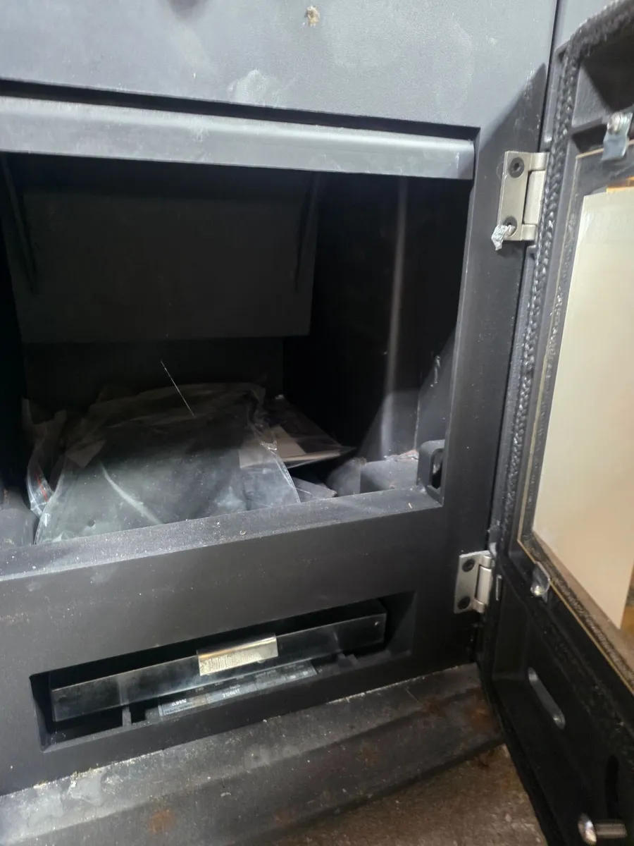 Stove - Image 2