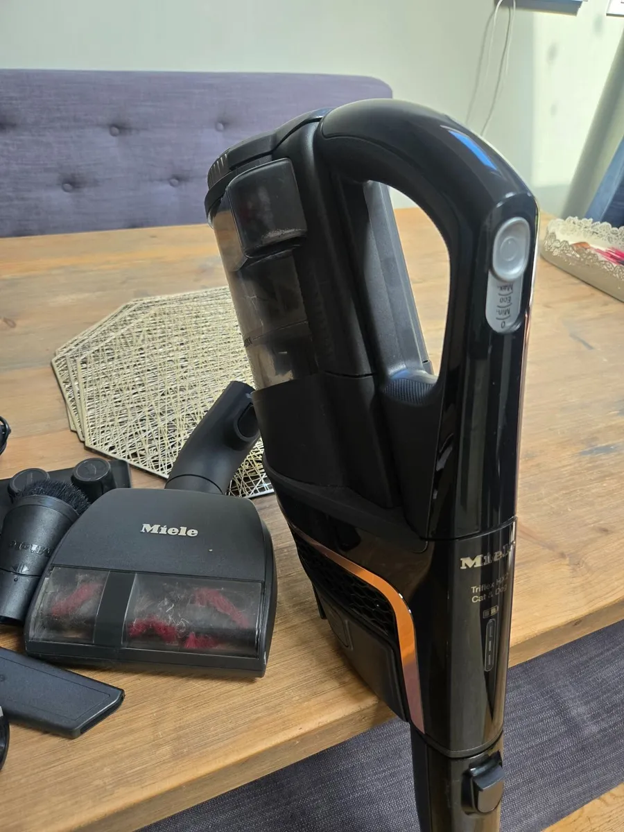 Vacuum Cleaner - Image 3