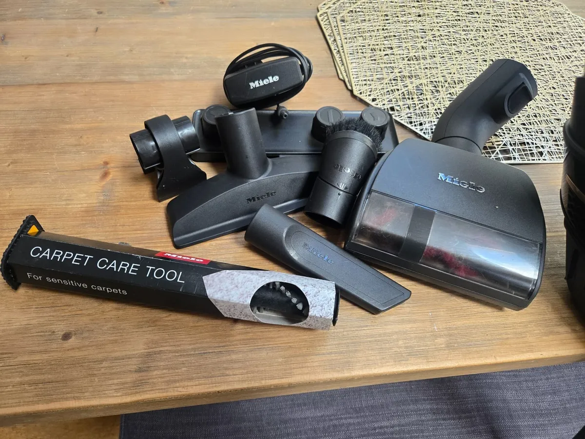 Vacuum Cleaner - Image 4