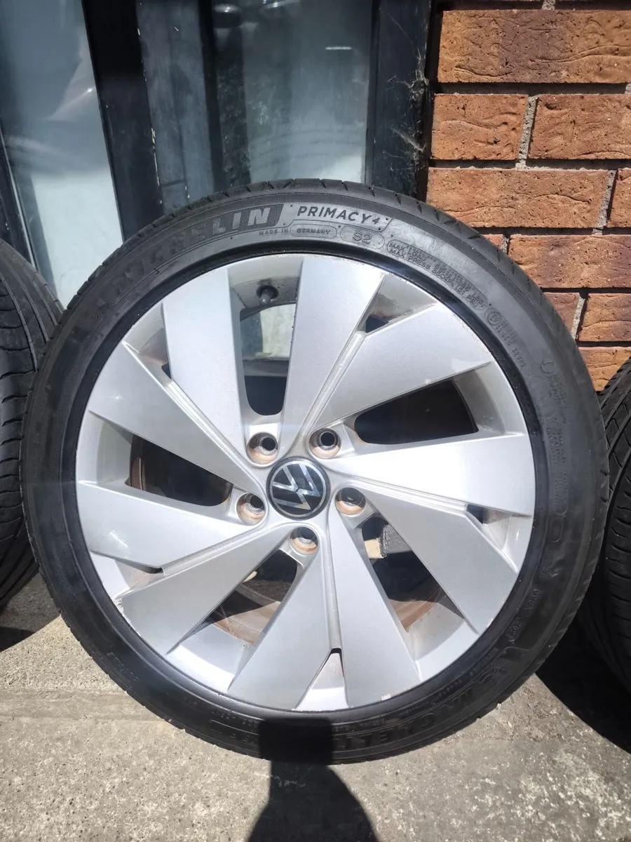 VW GOLF ALLOYS  wheels 225/45/17 TYRES LIKE NEW! - Image 3