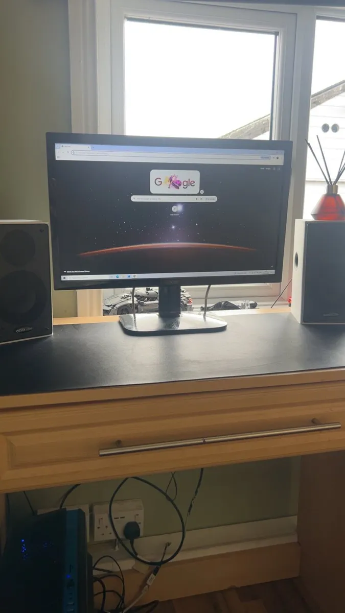 Desktop PC ( Monitor and speakers included) - Image 1