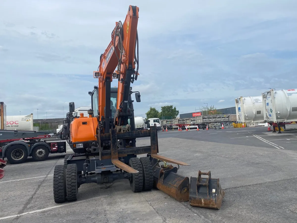 Wheeled excavator - Image 1