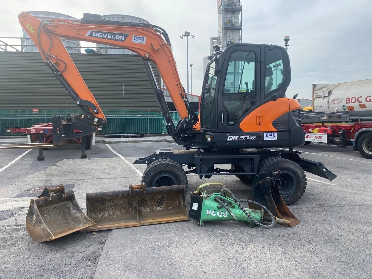 Wheeled excavator - Image 4