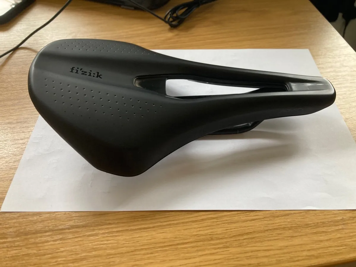 Fizik Argo Tempo R3 bicycle saddle - Image 2
