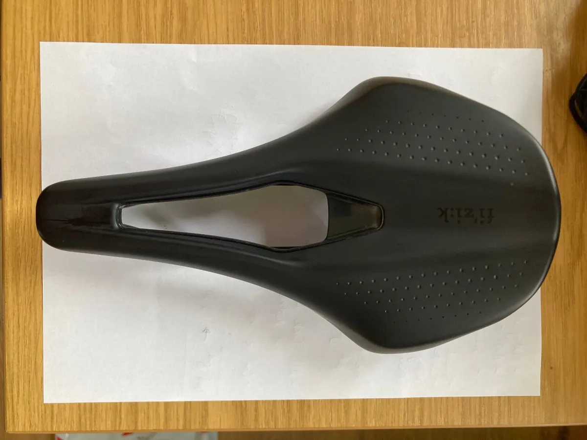 Fizik Argo Tempo R3 bicycle saddle - Image 3