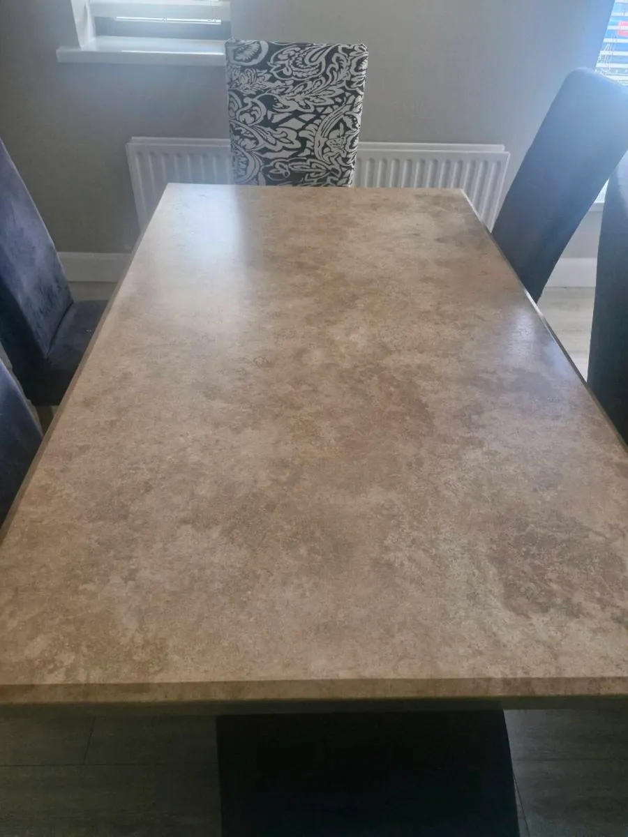 Marble table - Image 1
