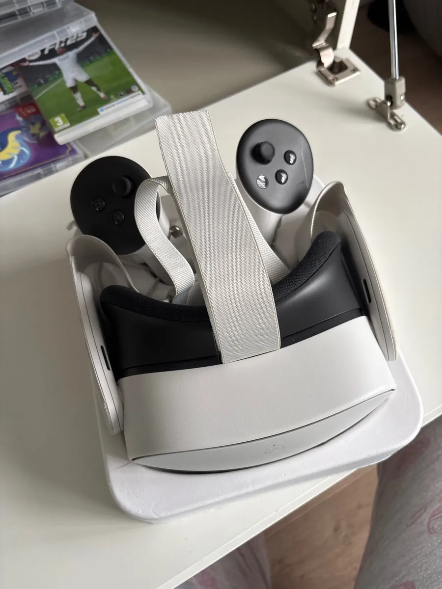 Meta Quest VR Headset - Image 1