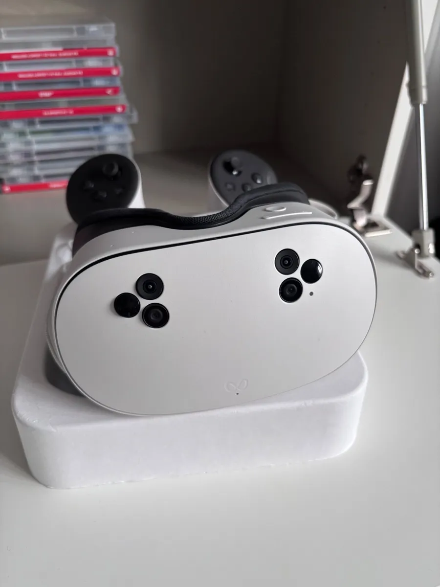 Meta Quest VR Headset - Image 4