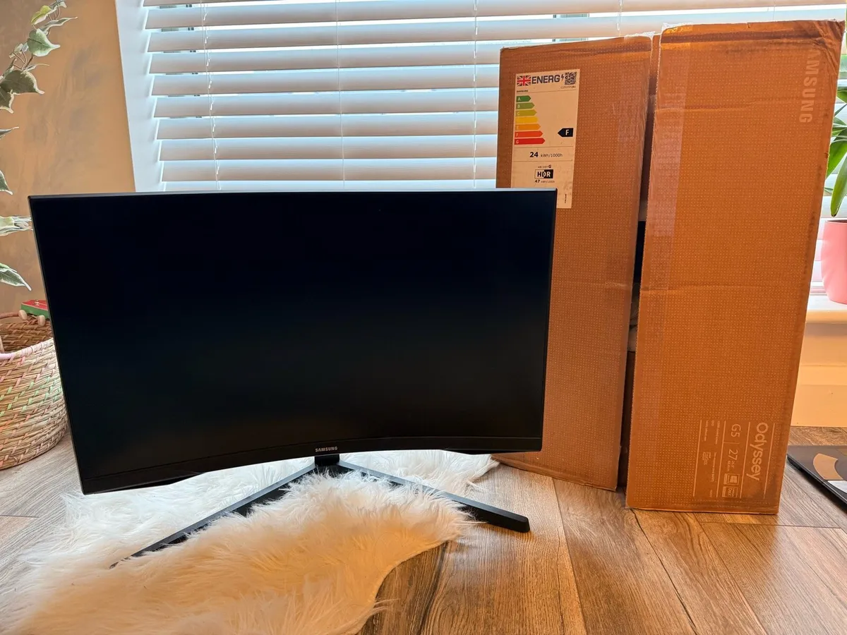 Samsung Odyssey G5 144hz 27 Inch curved - Image 1