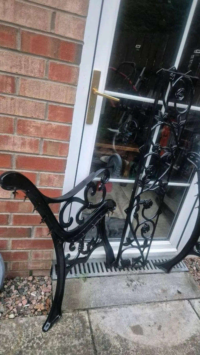 Iron cast garden bench ends - Image 1