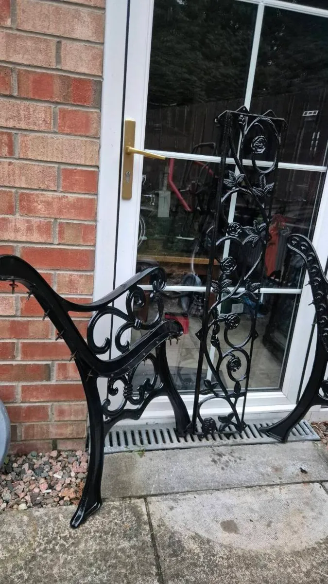 Iron cast garden bench ends - Image 3