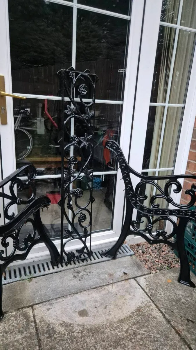 Iron cast garden bench ends - Image 4