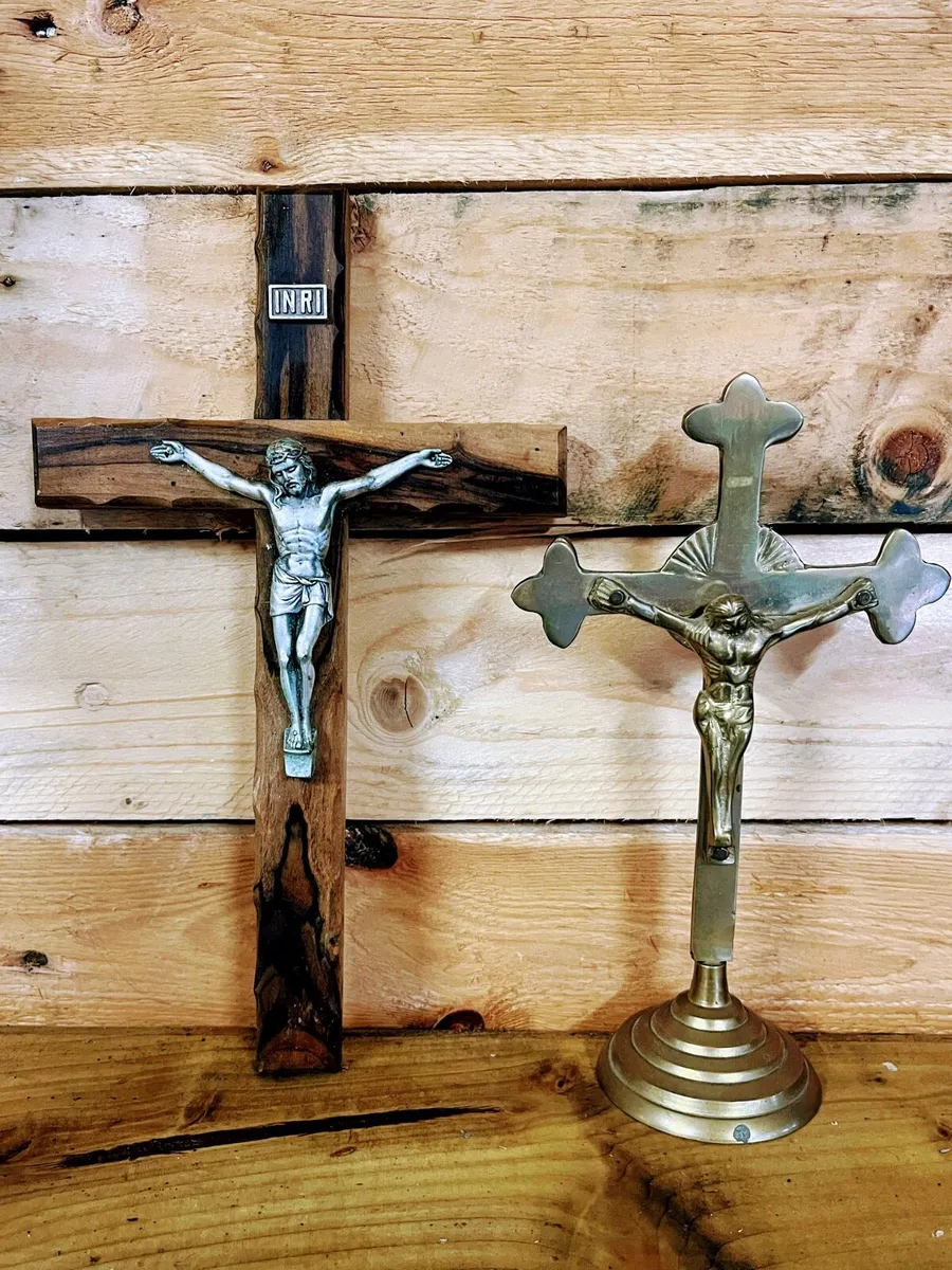 Two Vintage crucifixes - Image 2