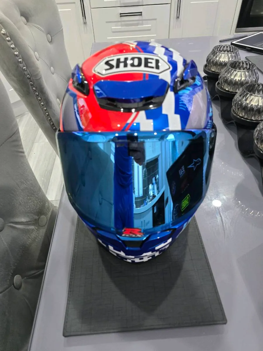 Shoei motorcycle helmet - Image 3