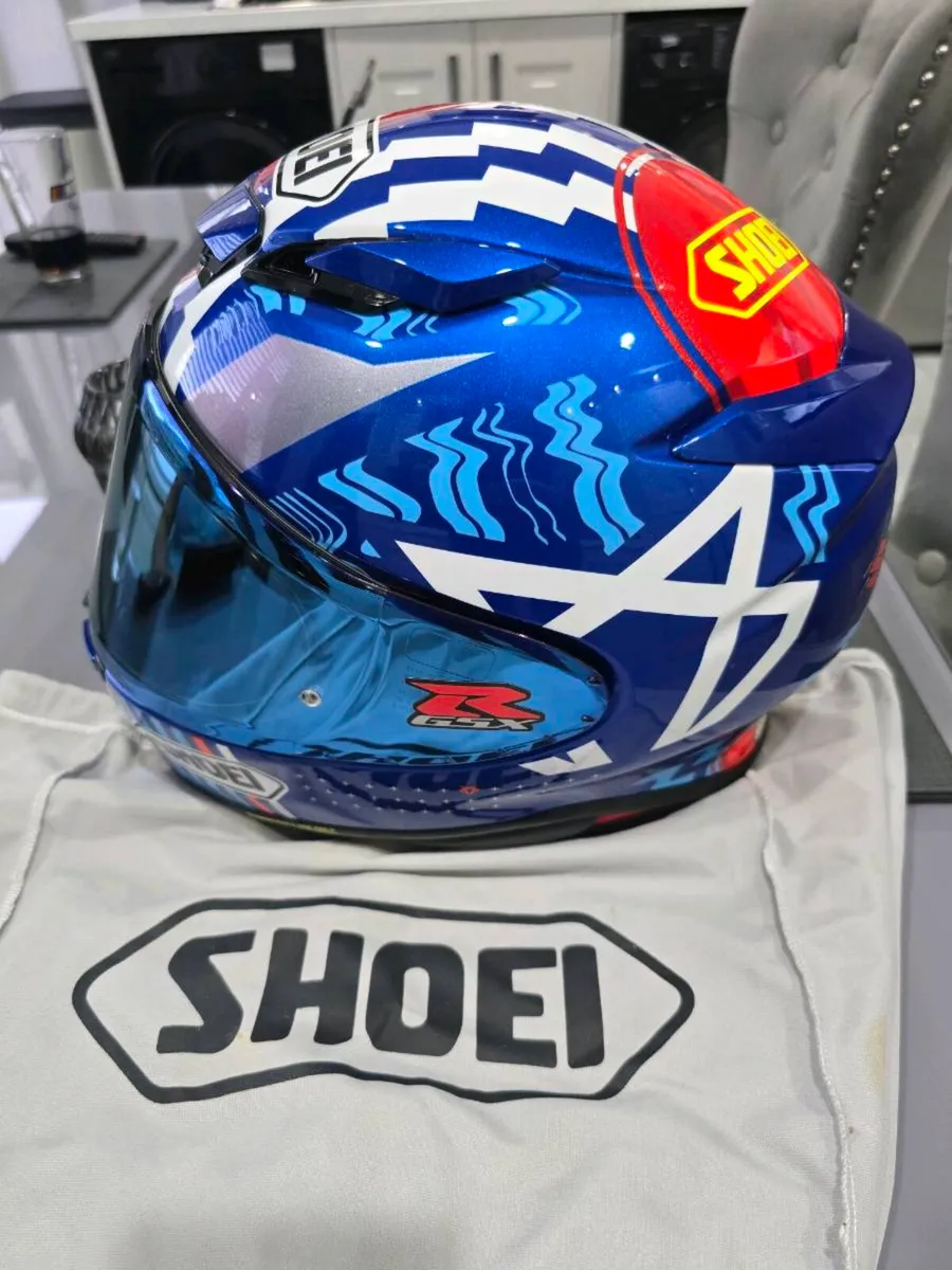 Shoei motorcycle helmet - Image 4