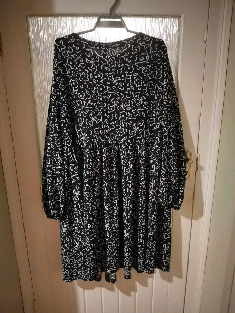 New look Curves Black squiggle dress.
New never wo - Image 2