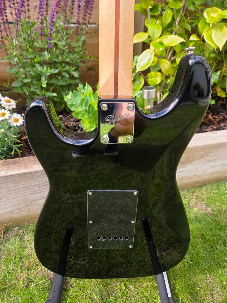 Squier Standard Series Stratocaster - Image 4