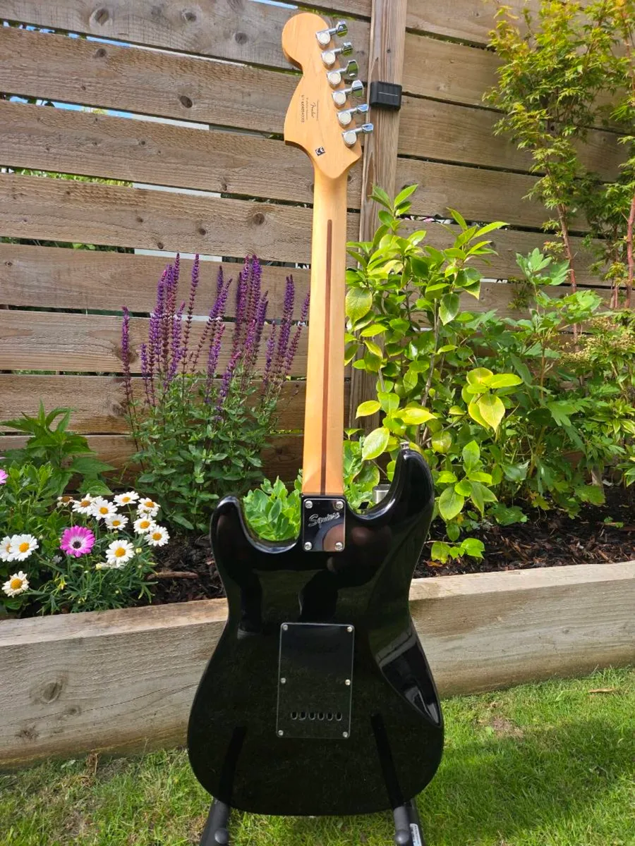 Squier Standard Series Stratocaster - Image 2