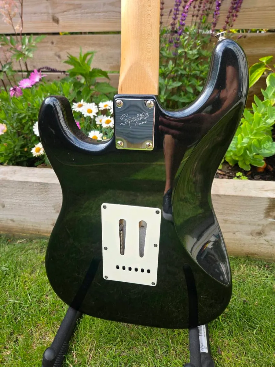 Squier Standard Series Stratocaster - Image 4