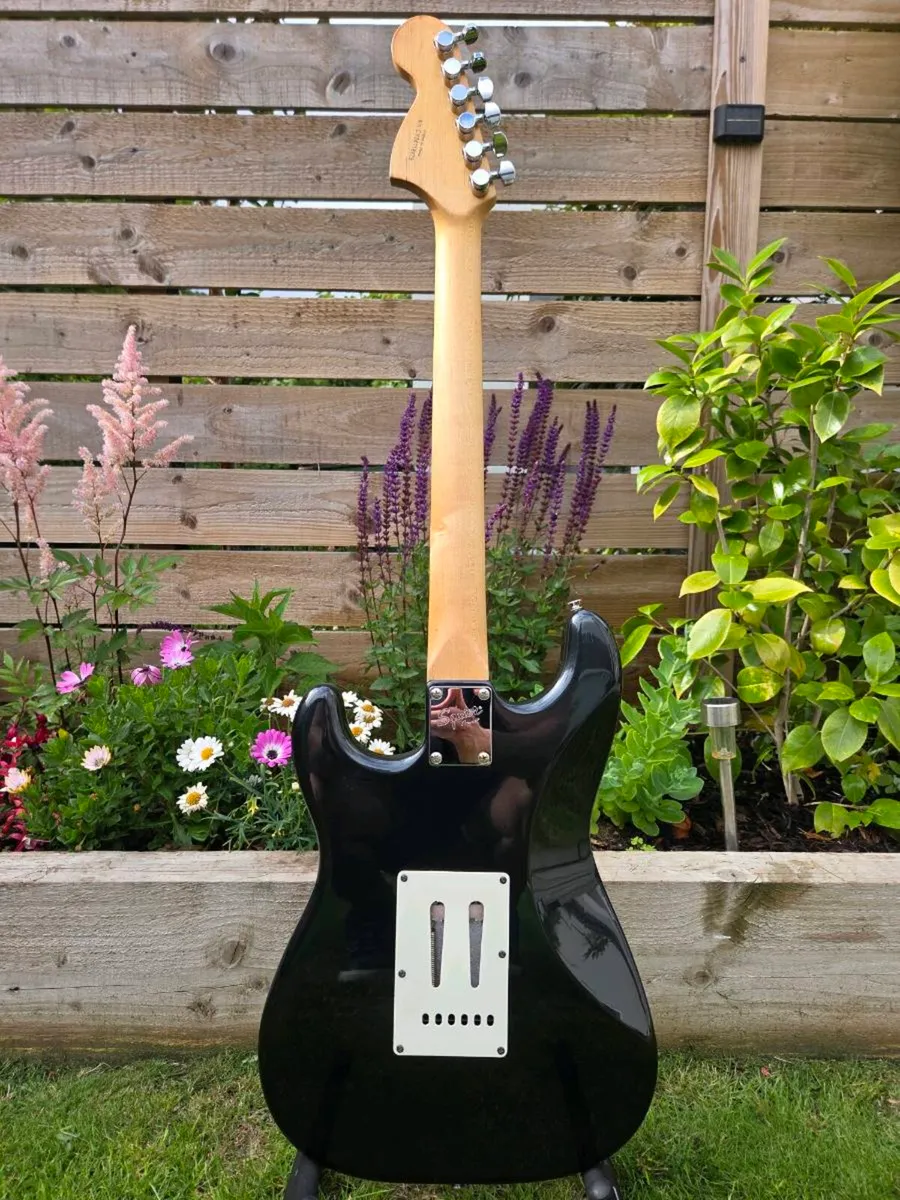 Squier Standard Series Stratocaster - Image 2