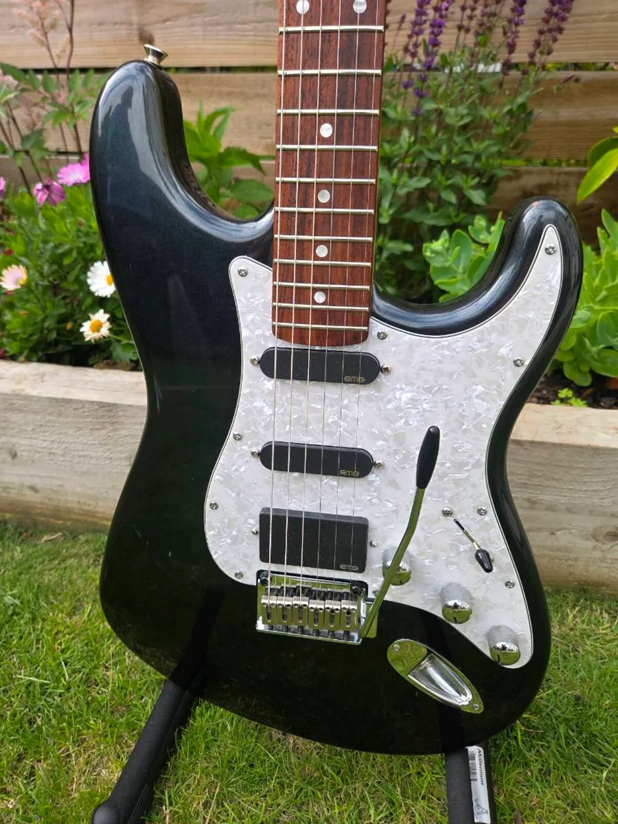 Squier Standard Series Stratocaster - Image 3
