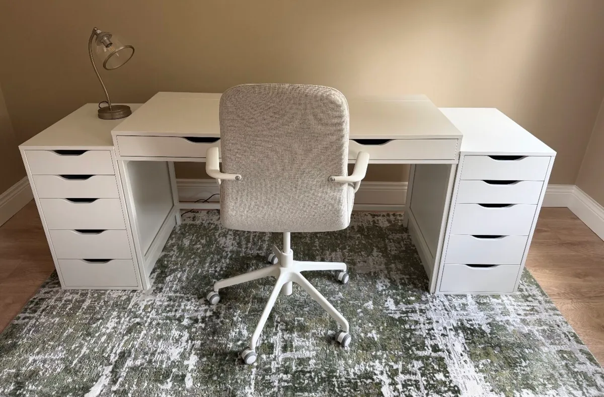 Office desk, 2 sets of drawers and chair - Image 1