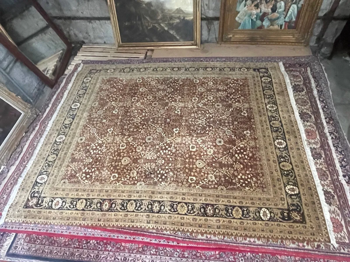 This is a really nice hand knotted carpet. - Image 2