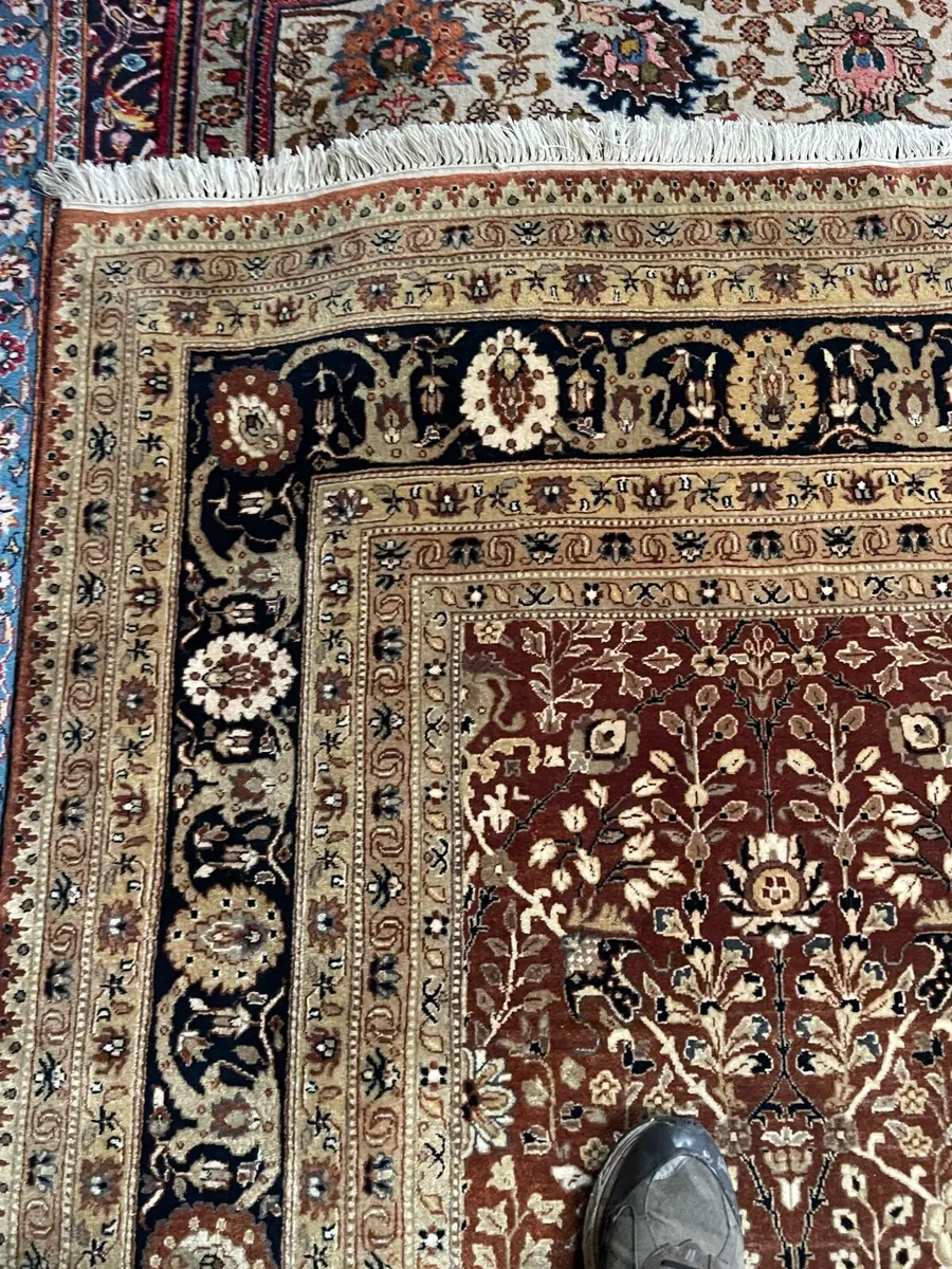 This is a really nice hand knotted carpet. - Image 3