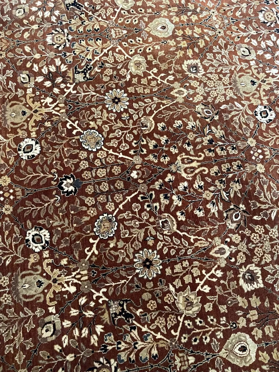 This is a really nice hand knotted carpet. - Image 4