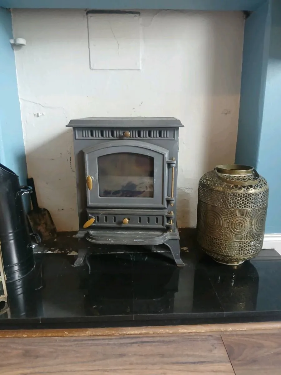 Contents of house - Image 1