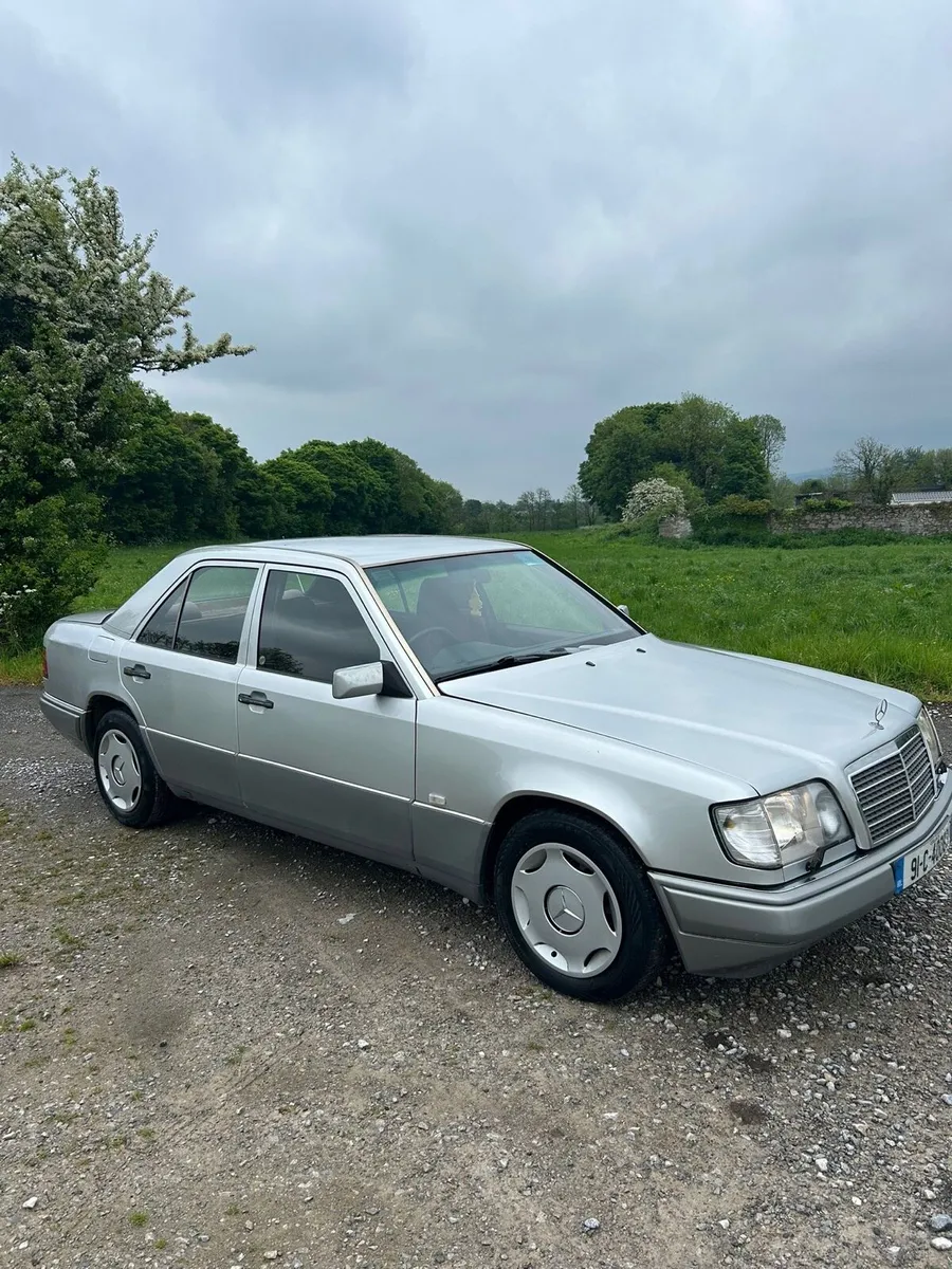 1991 Mercedes E300 W124 - Image 3