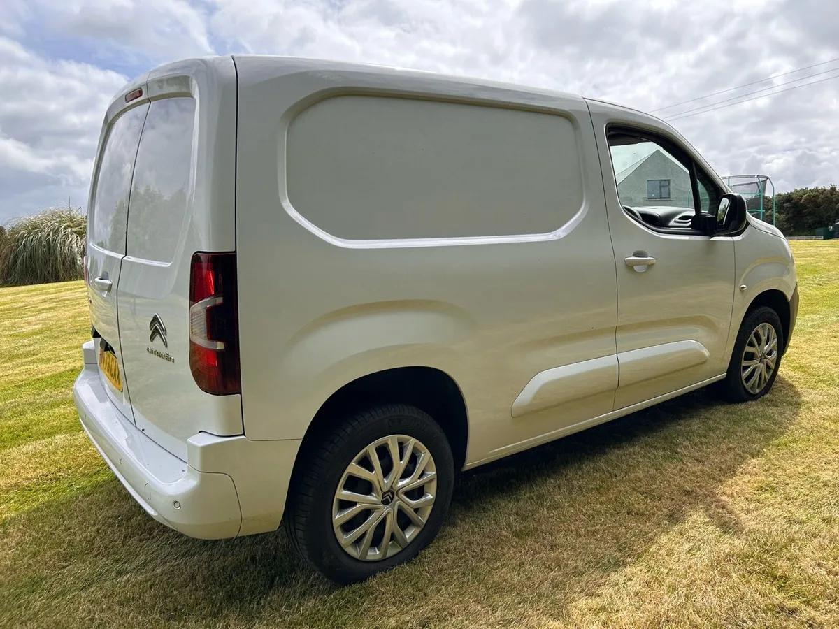2024 Citreon Berlingo 14k miles not partner combo - Image 3