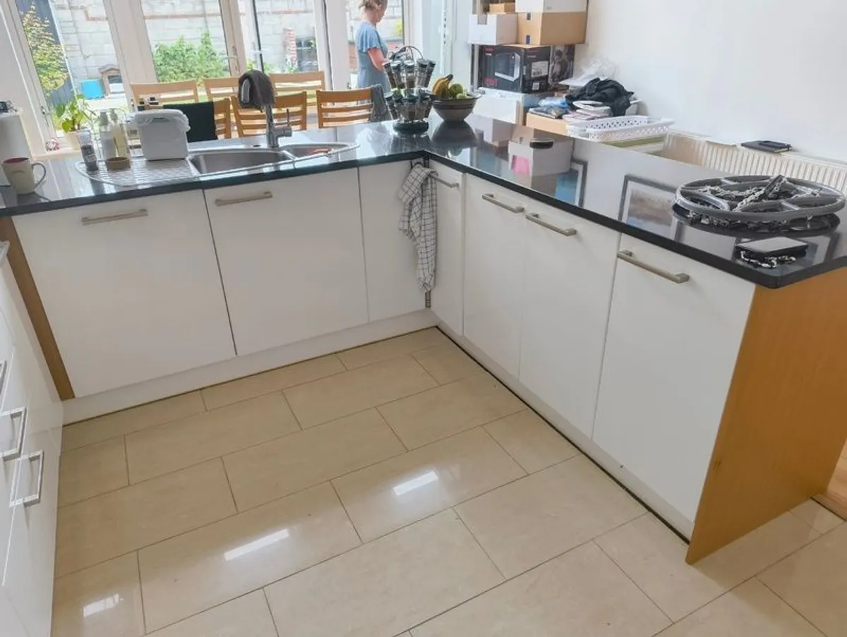 Fitted Kitchen - Image 2