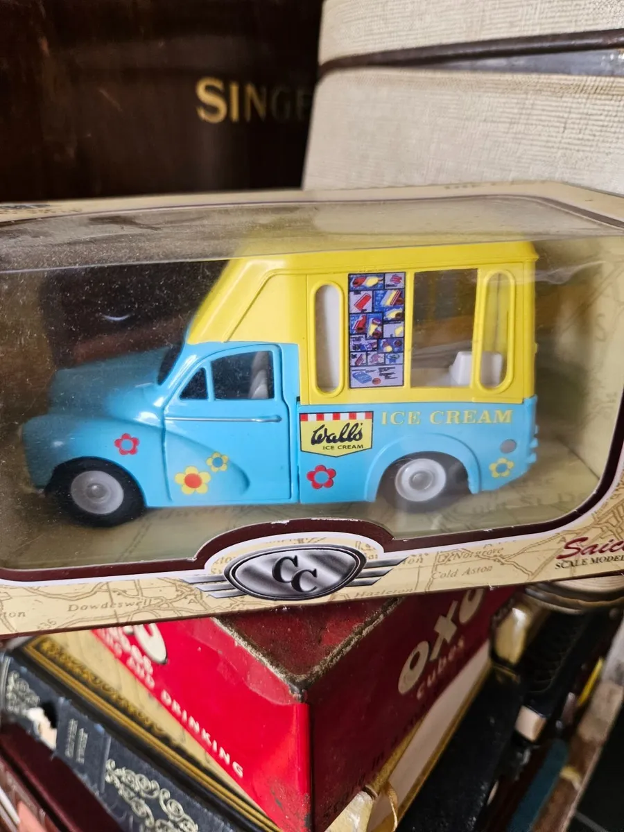 Corgi Saico Morris Minor Ice Cream Van - Image 2