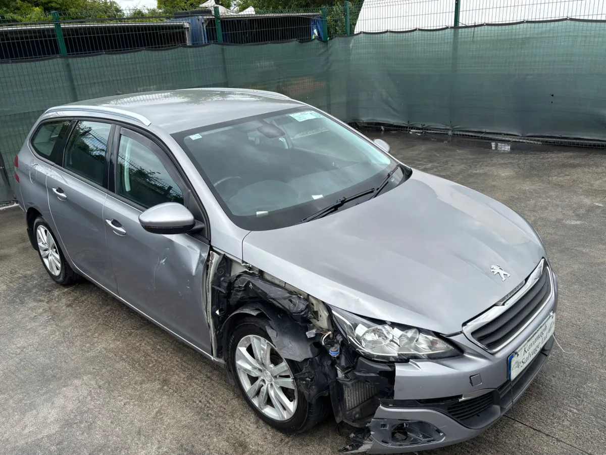 152 Peugeot 308  Light Damage - Image 2