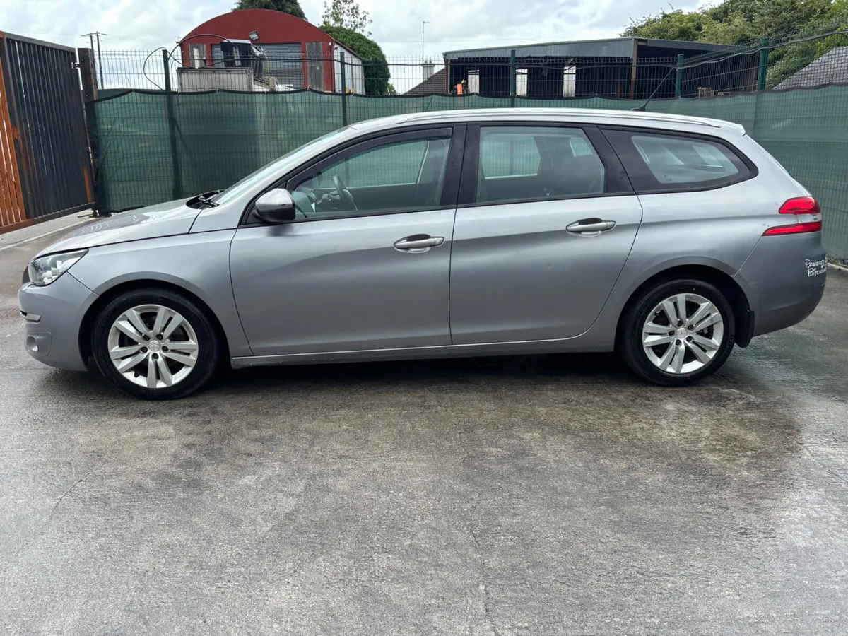 152 Peugeot 308  Light Damage - Image 3