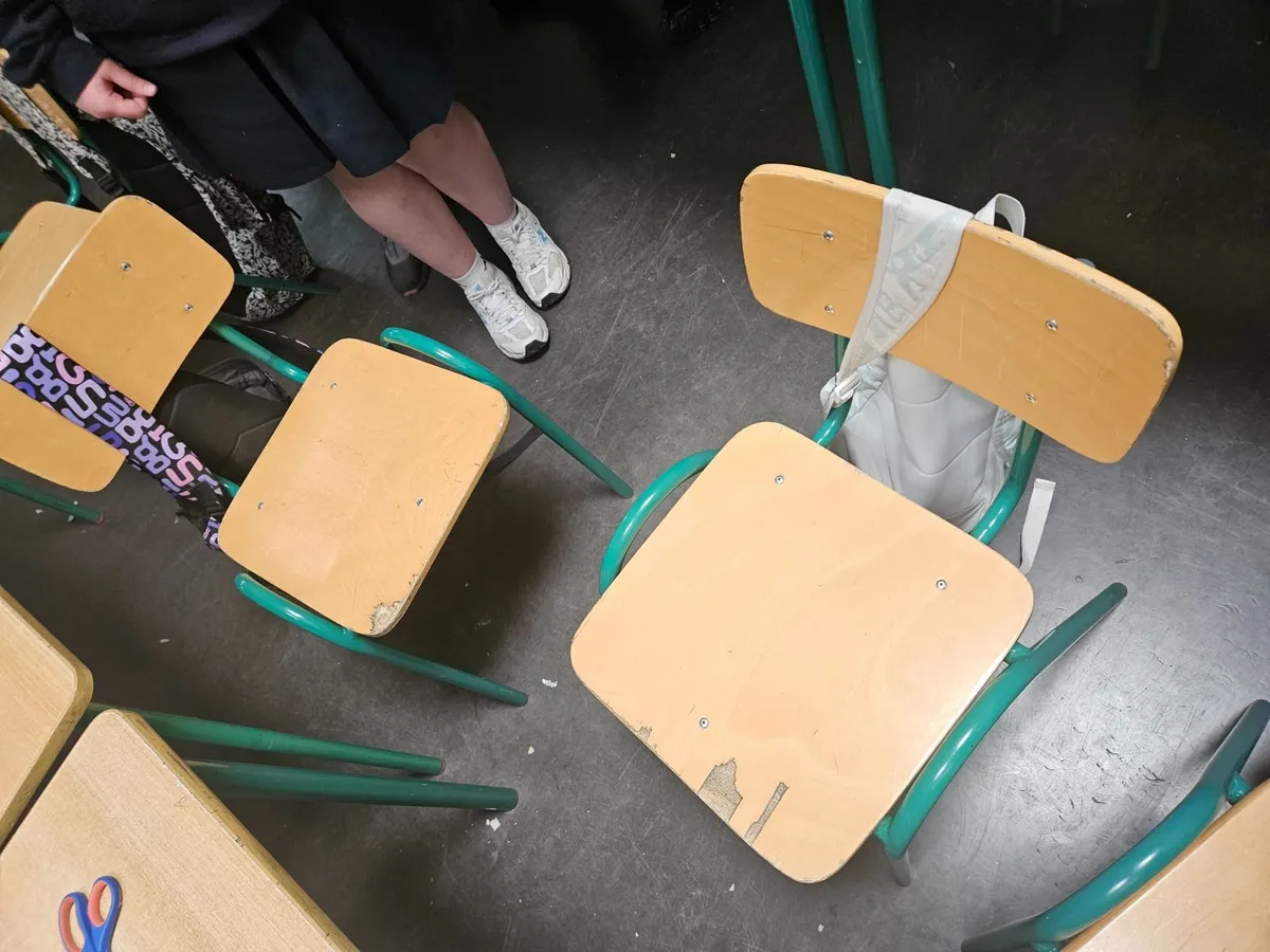 School Green desks and chairs - Image 3