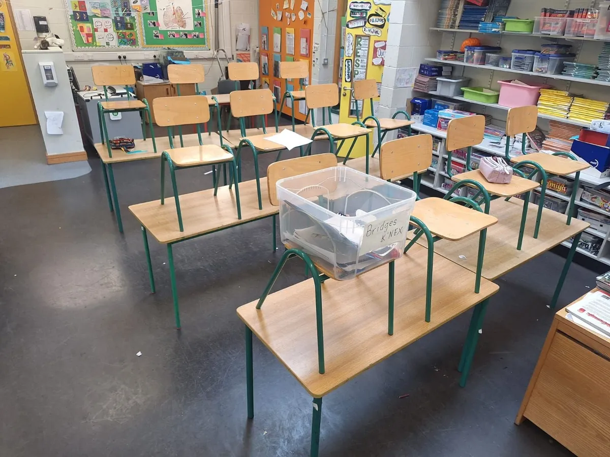 School Green desks and chairs - Image 2