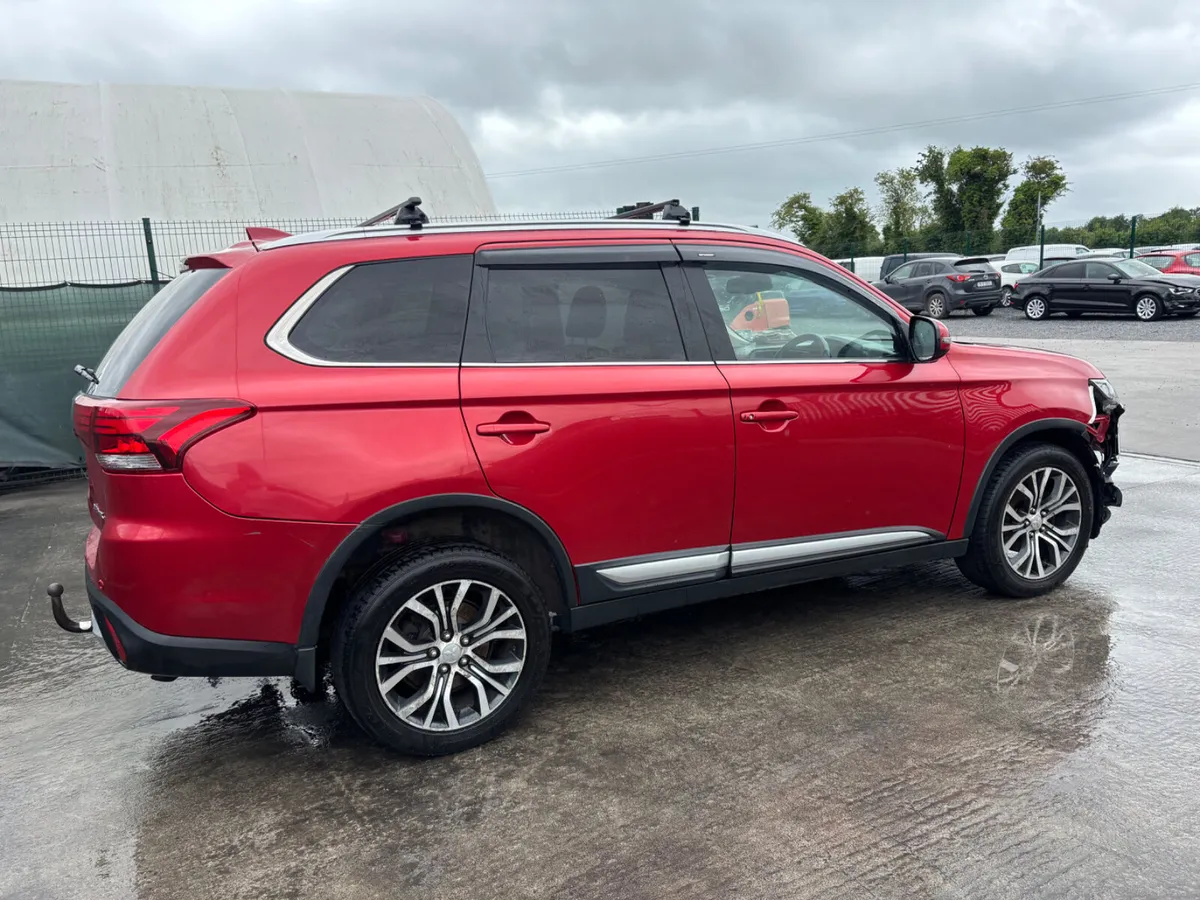 182 Mitsubishi Outlander 4wd 7 Seater - Image 3