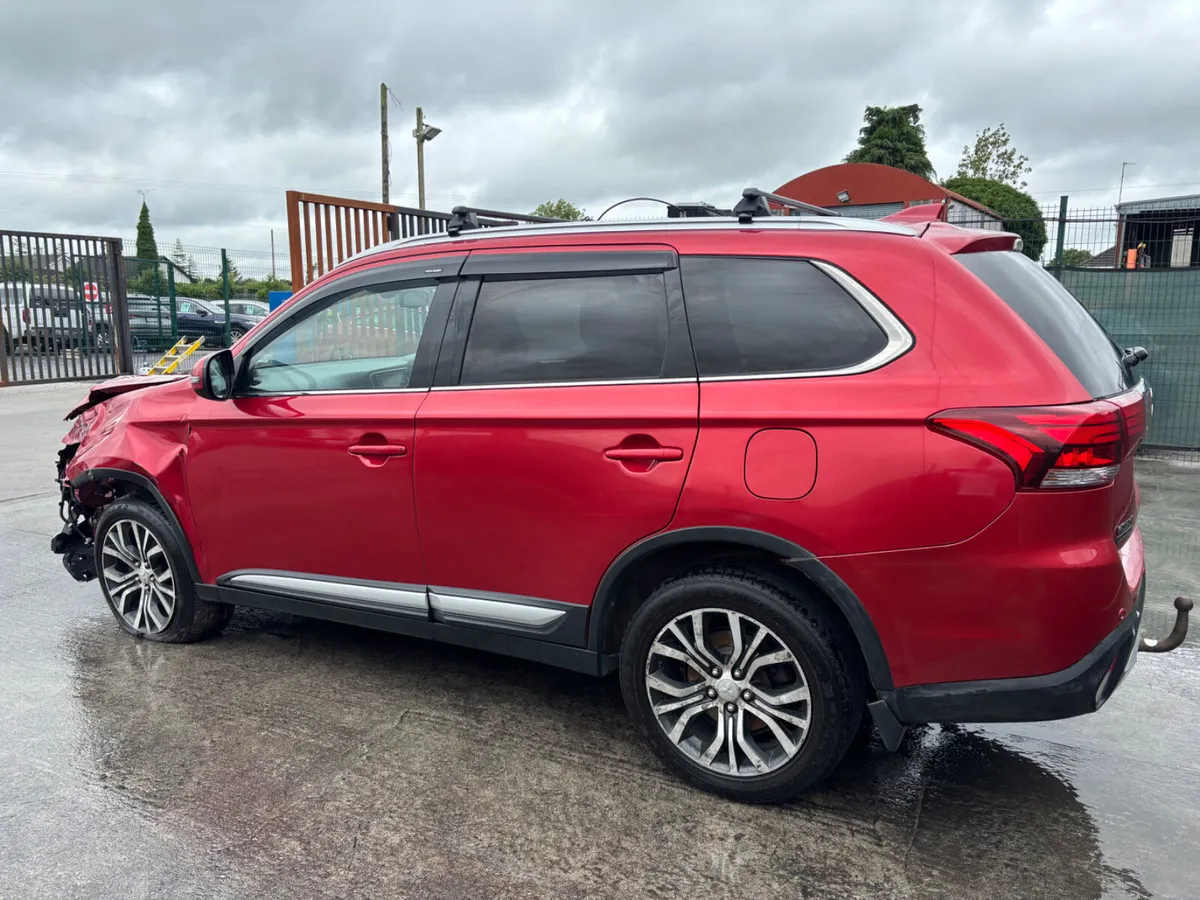 182 Mitsubishi Outlander 4wd 7 Seater - Image 4