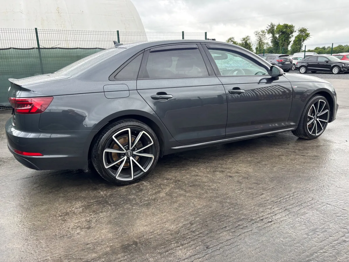 181 Audi A4  S Line Automatic  Light Damage - Image 4