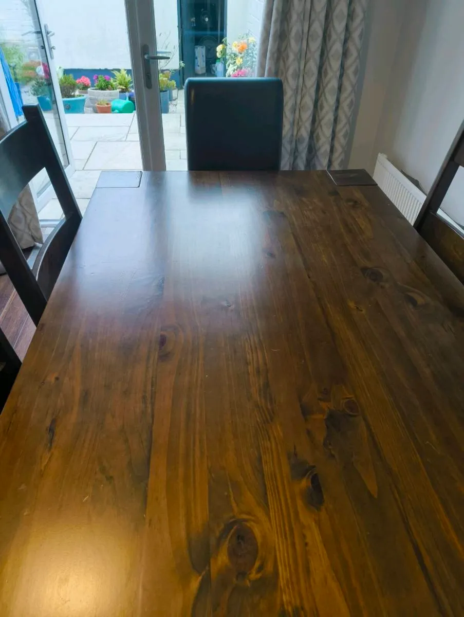 Solid Dining table and 6 chairs - Image 3