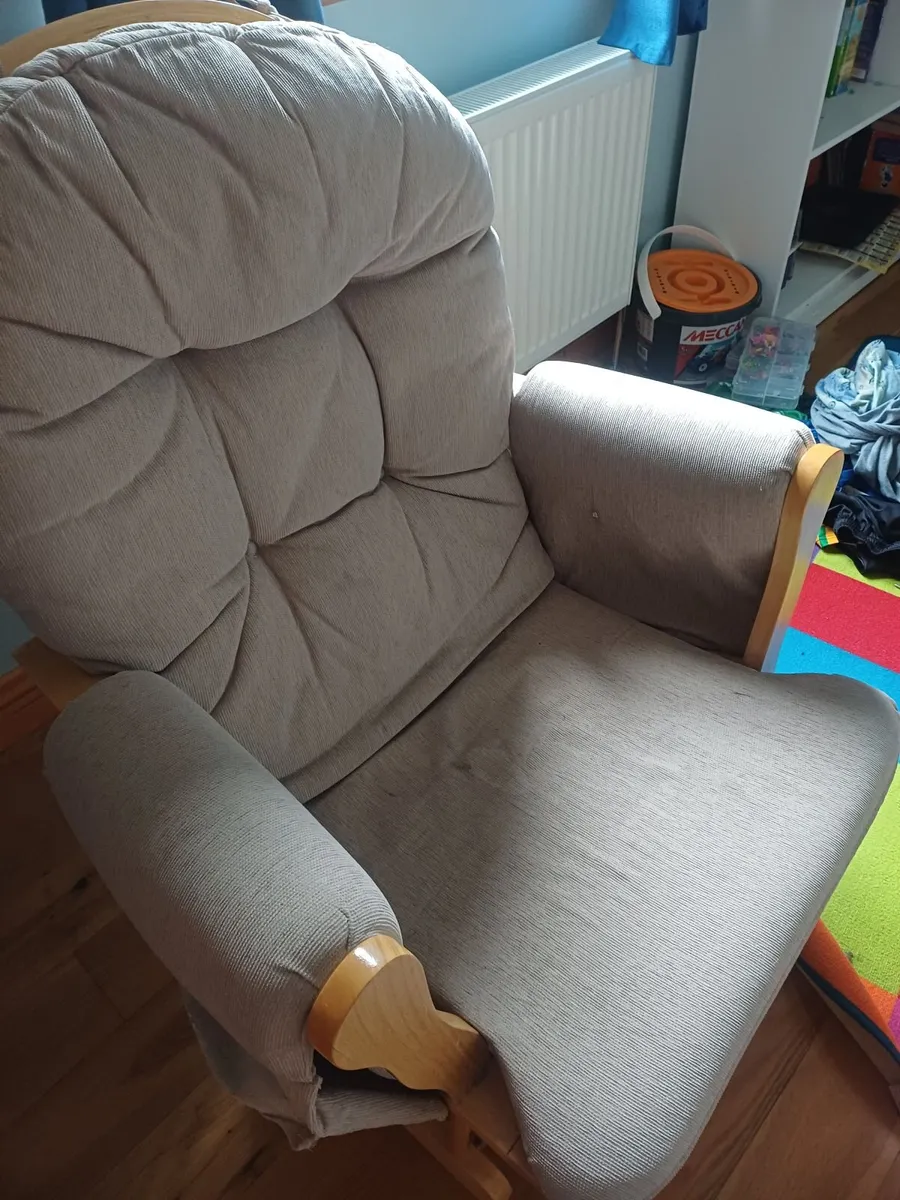 Babylo nursing chair and footstool - Image 3
