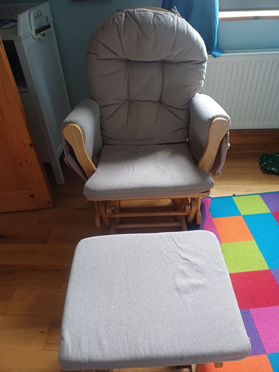 Babylo nursing chair and footstool - Image 1