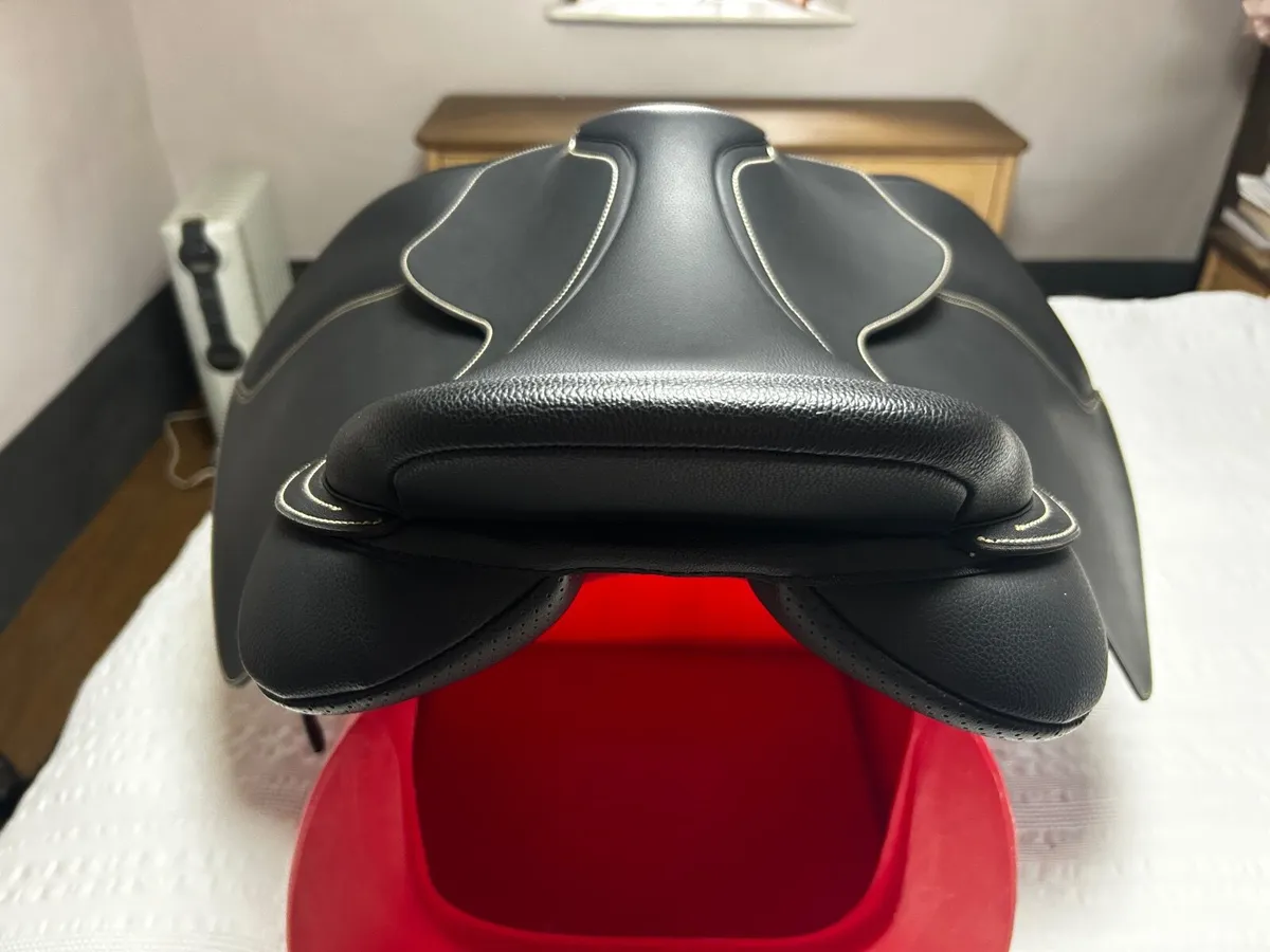 New Wintec 500 close contact jump Saddle 16.5” - Image 4