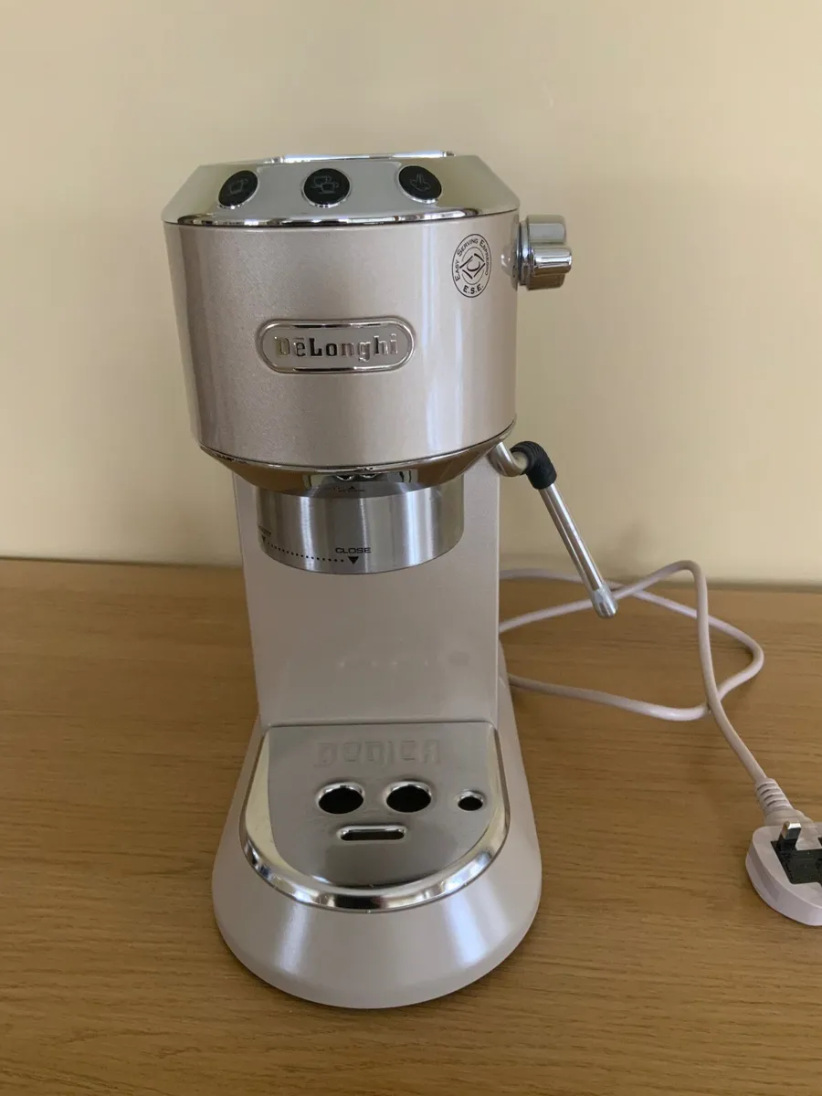 Delonghi Dedica Espresso Machine with Milk Frother - Image 4