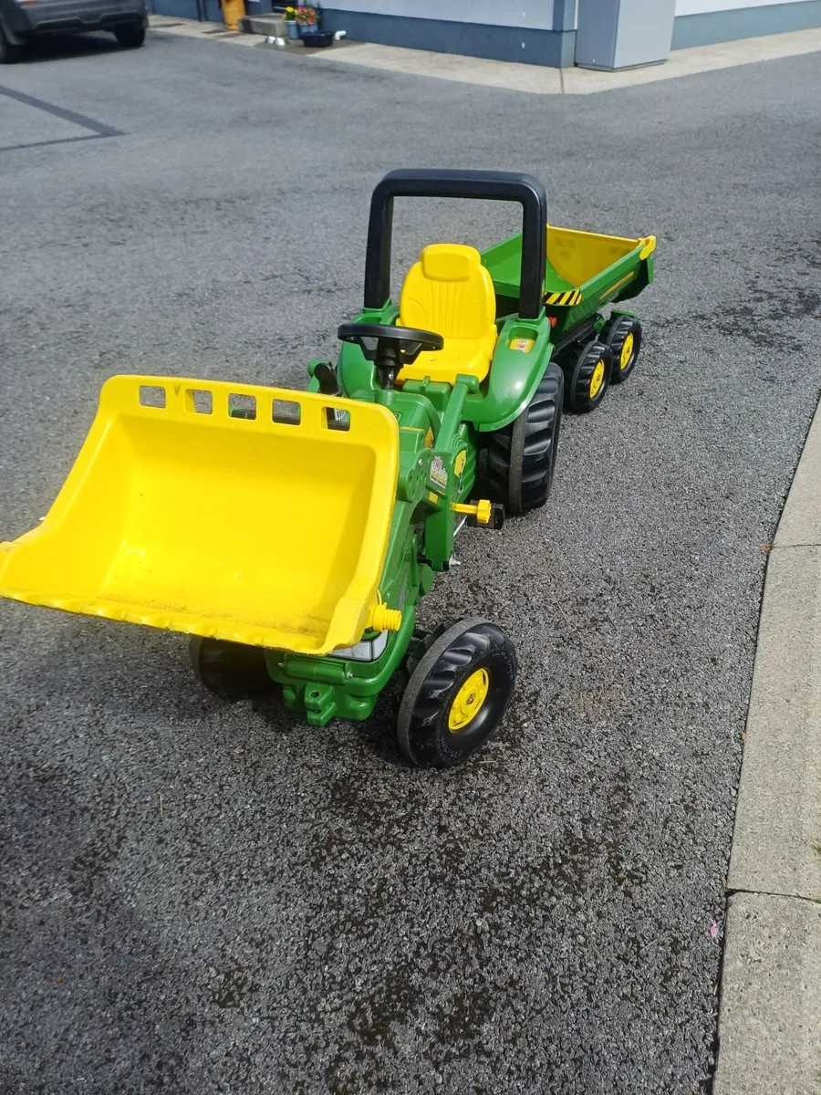 John Deere toy tractor and trailer - Image 1