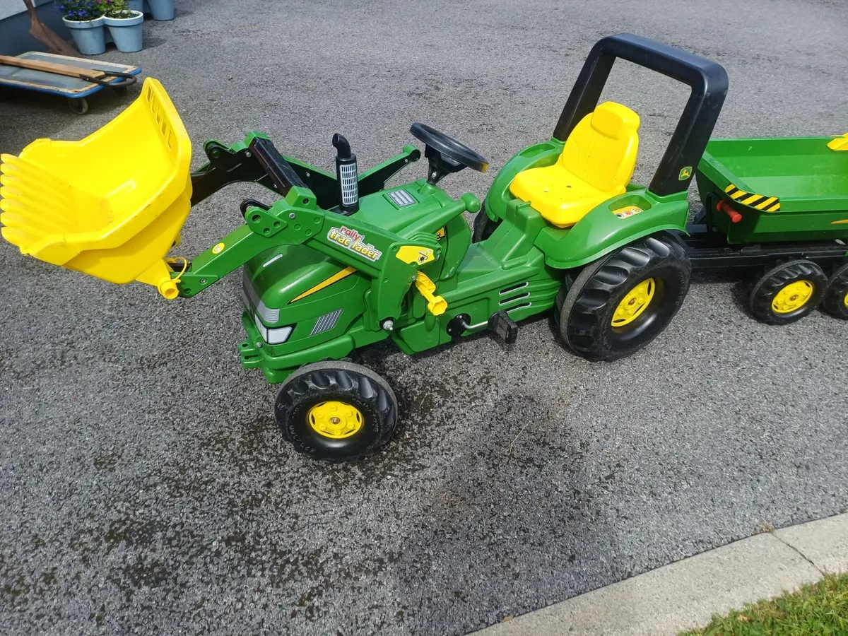John Deere toy tractor and trailer - Image 2