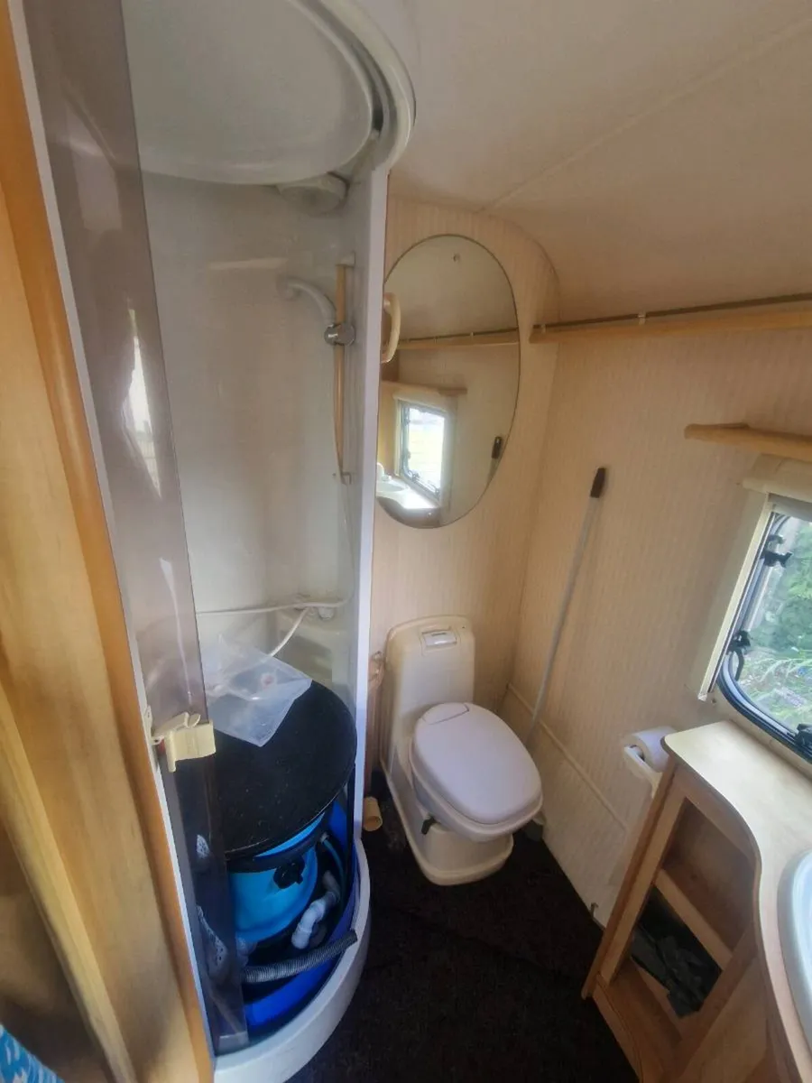 Caravan Finesse Sterling - Image 4
